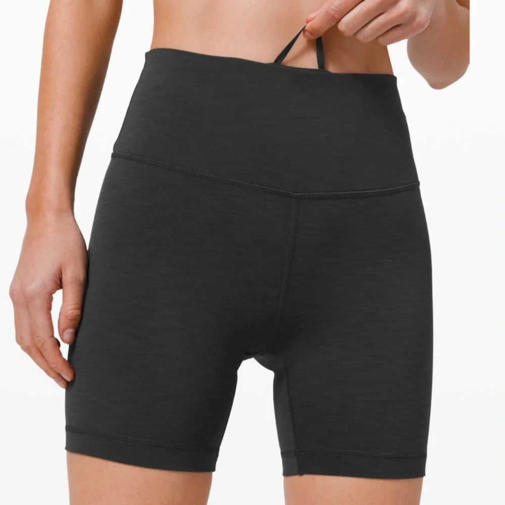 Lululemon Wunder Train High-Rise Short 6” in Heathered Graphite Grey Size 2